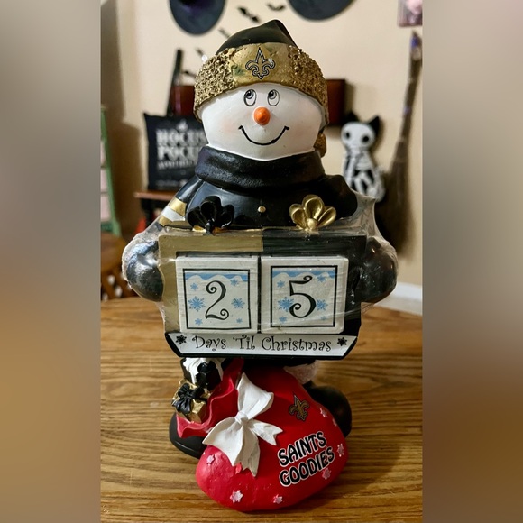 New Orleans SAINTS Snowman Christmas Countdown Calendar Statue - Picture 1 of 9